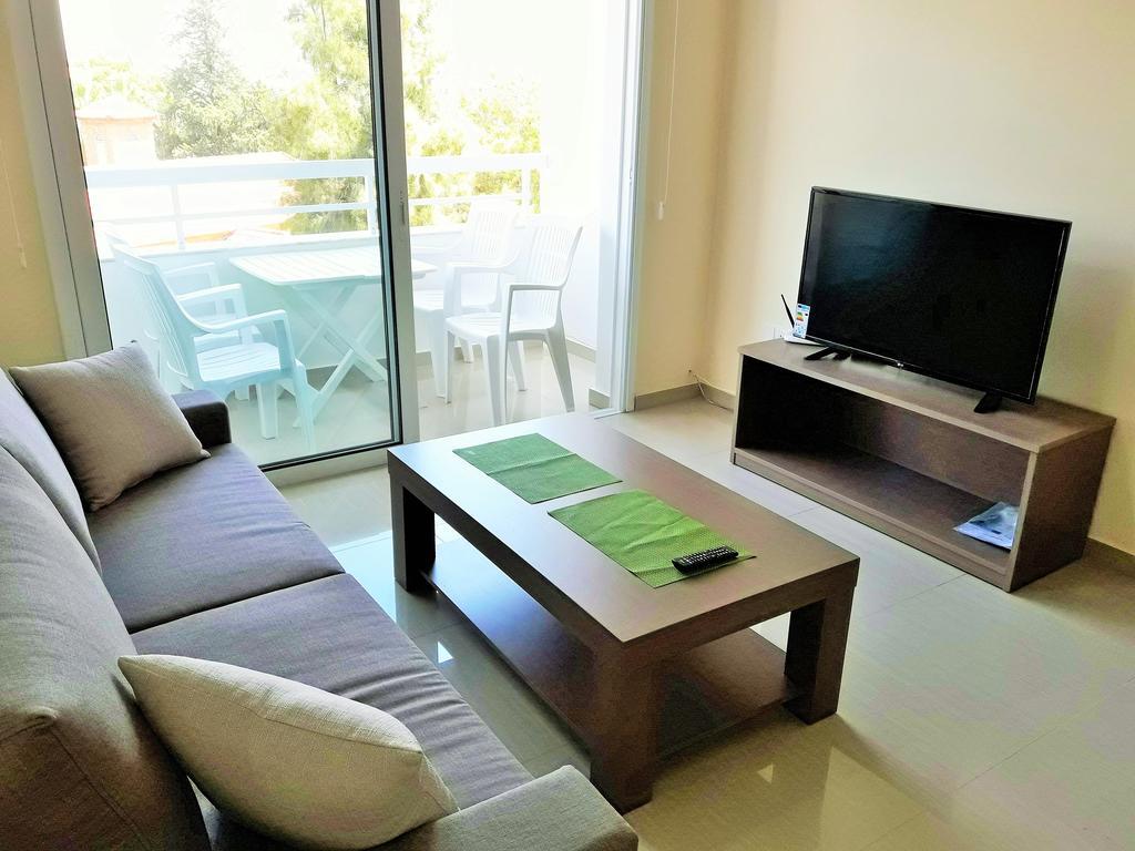 32 Hill Court Daire Larnaca Dış mekan fotoğraf