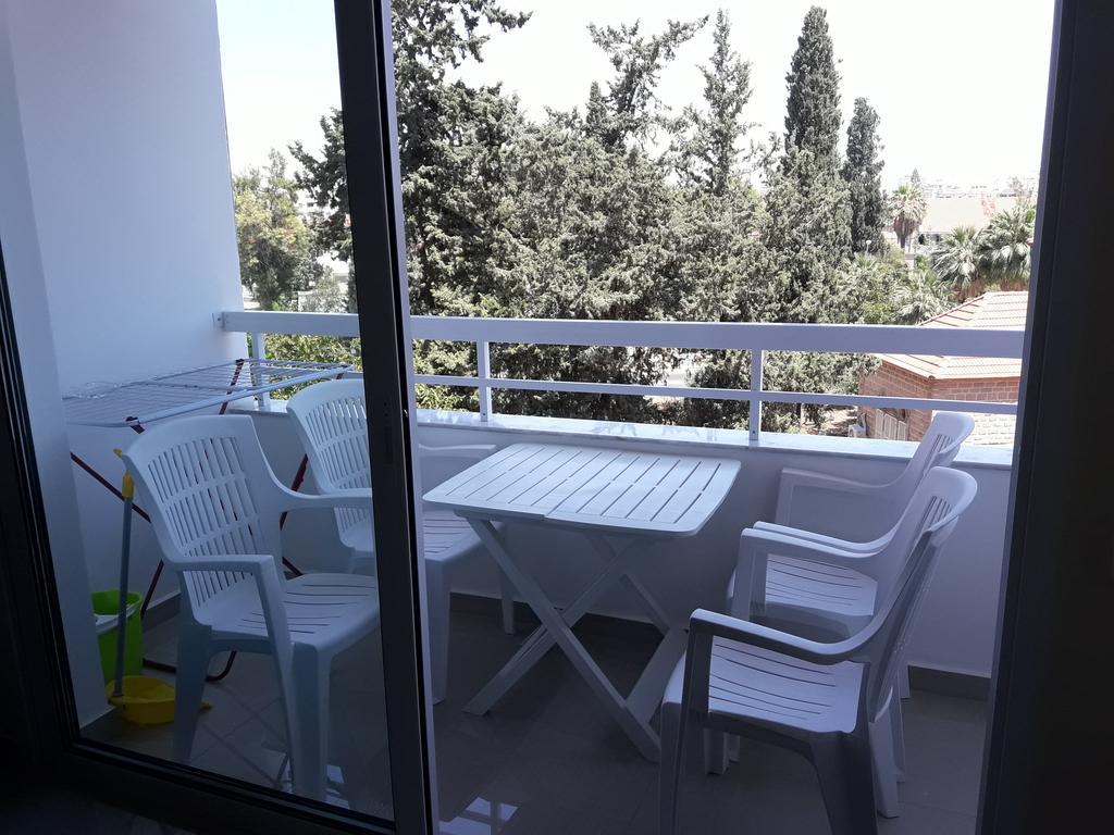 32 Hill Court Daire Larnaca Dış mekan fotoğraf